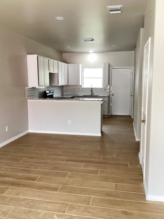 Building Photo - 10445 Wicklowe St