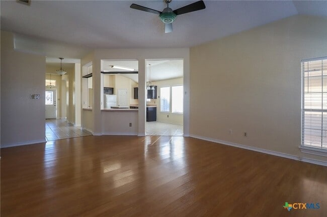 Building Photo - 608 Totem Trail