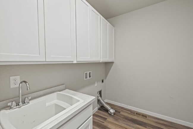 Building Photo - Stylish 5-Bedroom Rancher with Finished Basement, Upgrades & Private Backyard—Centrally Located t...