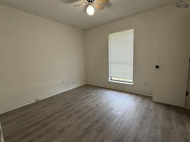 Building Photo - 5307 Hooper Dr