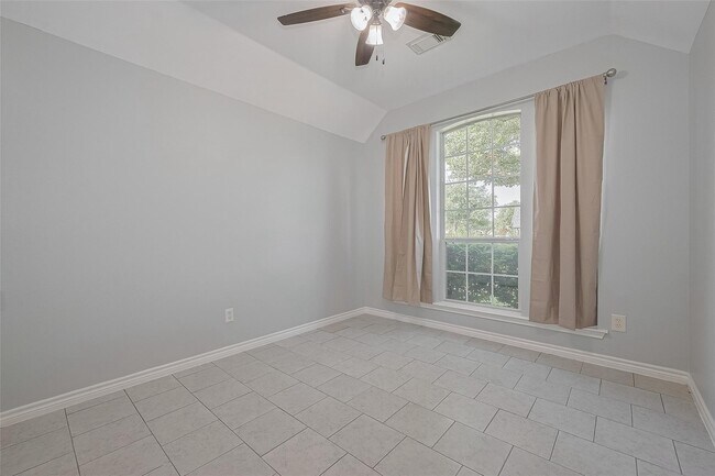 Building Photo - 9631 Highland Pointe Dr