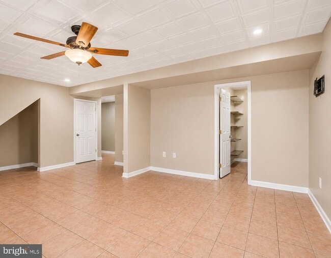 Building Photo - 15 English Oak Cir