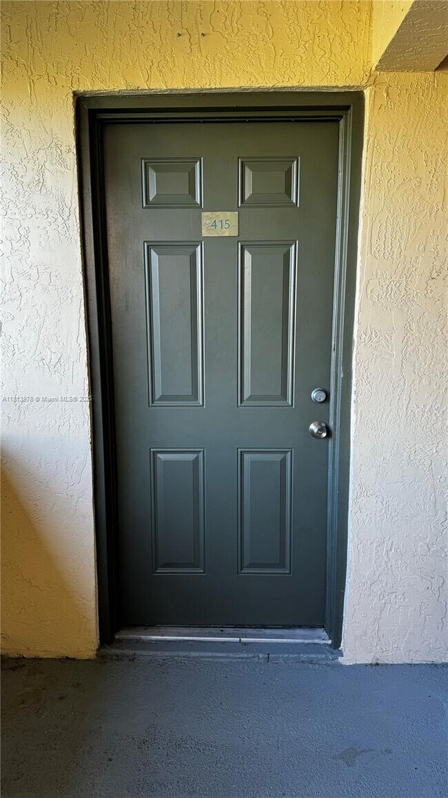 Building Photo - 9999 Summerbreeze Dr