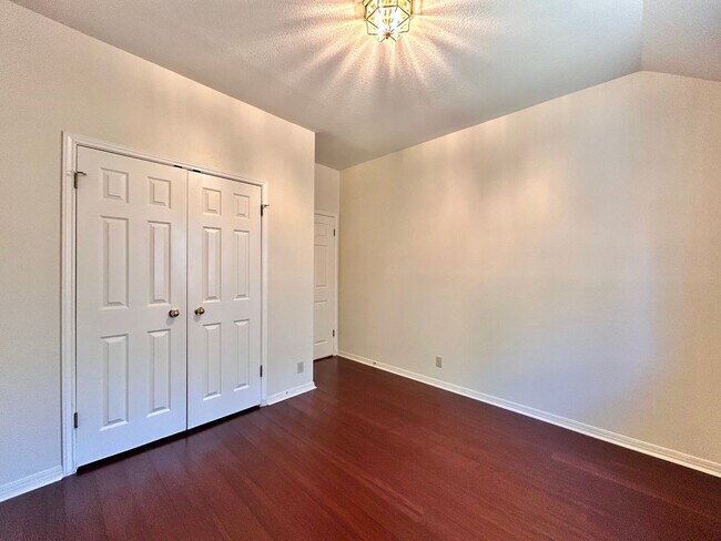 Building Photo - Beautiful 4 Bedroom, 2 Bathroom Home for R...