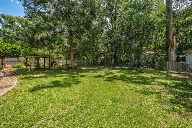 Building Photo - Stunning 3 Bedroom 2 Bathroom Mid-Century ...