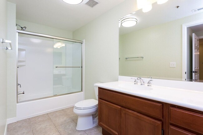 Building Photo - Lovely single-story condo in the community of Rancho Mission Trails!