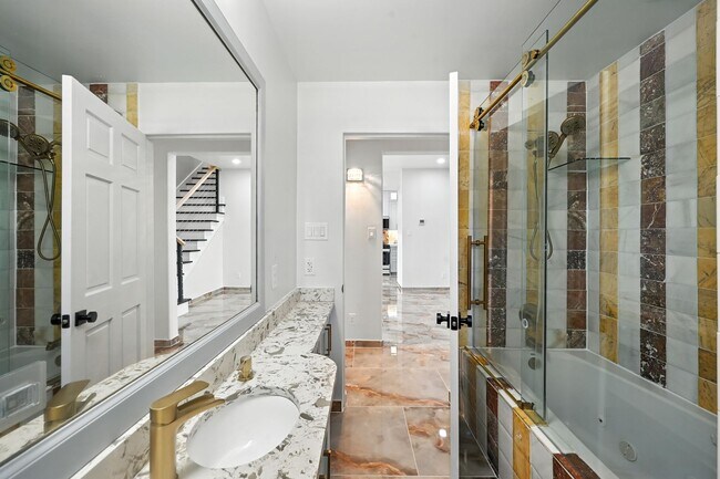 Building Photo - ***936 Elwood Duplex***