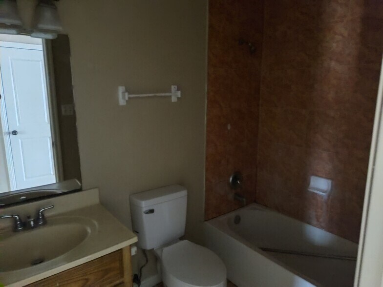 Building Photo - 2117 Aruba Dr