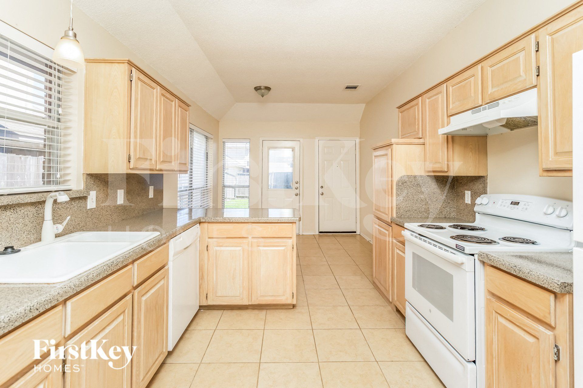 Building Photo - 2021 Greenview Dr