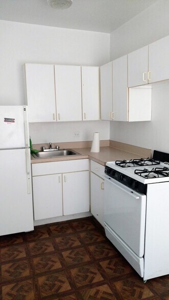 Building Photo - 6913 N Lakewood Ave