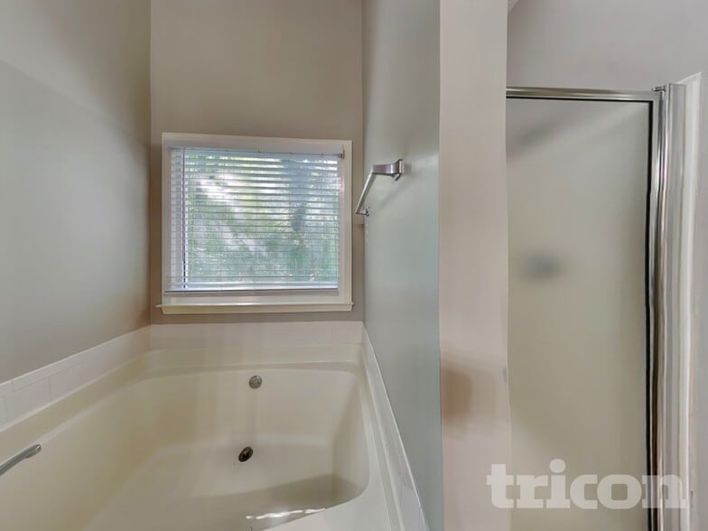 Building Photo - 5731 Newnan Cir