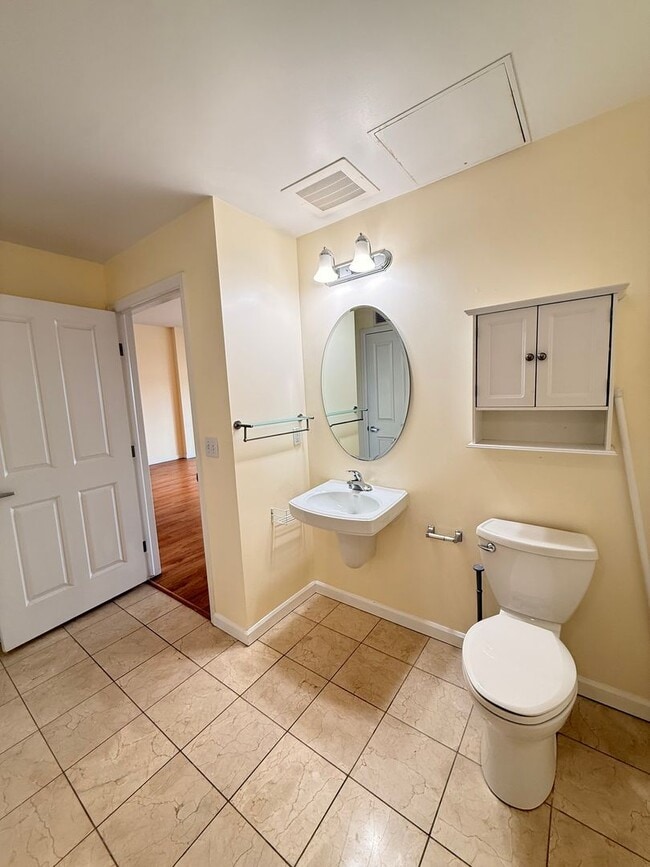 Building Photo - Elevated Urban Living & Comfort in the Heart of Denver