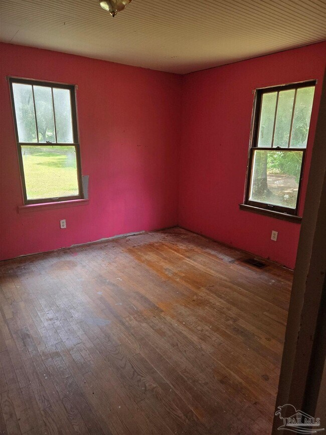 Building Photo - 2410 Ladd Dr