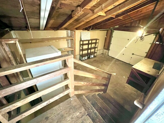 Building Photo - South Tabor Neighborhood Home with Spaciou...
