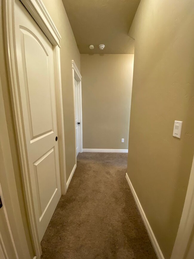 Building Photo - Lawn Care included!  4 bed 2.5 bath Neighb...
