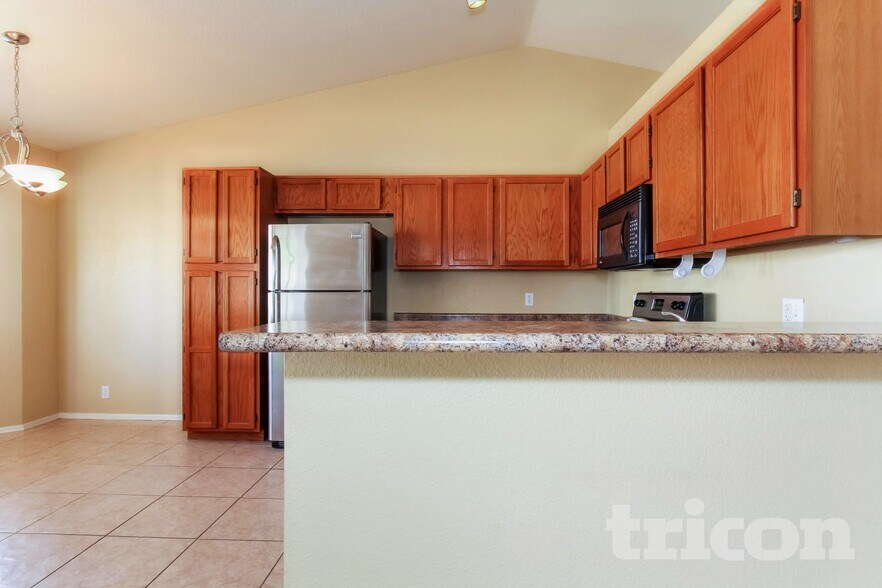 Building Photo - 1464 E Rosemonte Dr