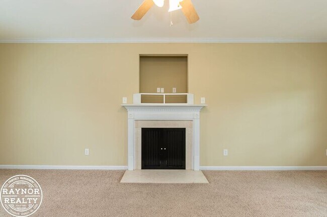 Building Photo - 335 Moonlight Dr