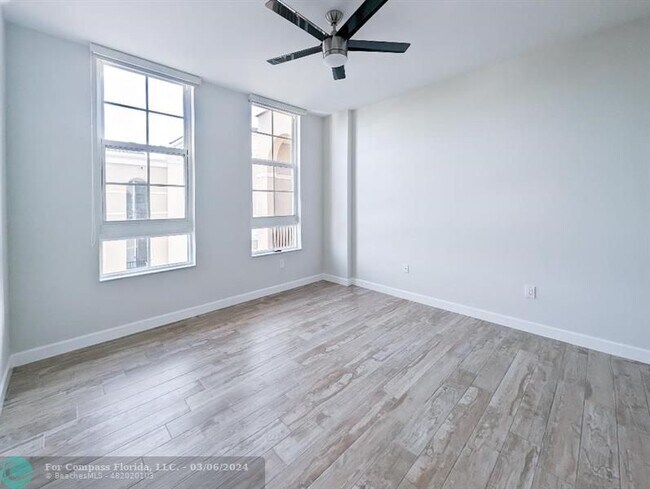 Building Photo - 520 SE 5th Ave