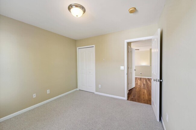 Building Photo - 9520 Mintworth Ave