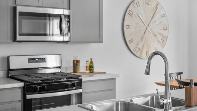 Building Photo - 1895 N Blue Iris Ave