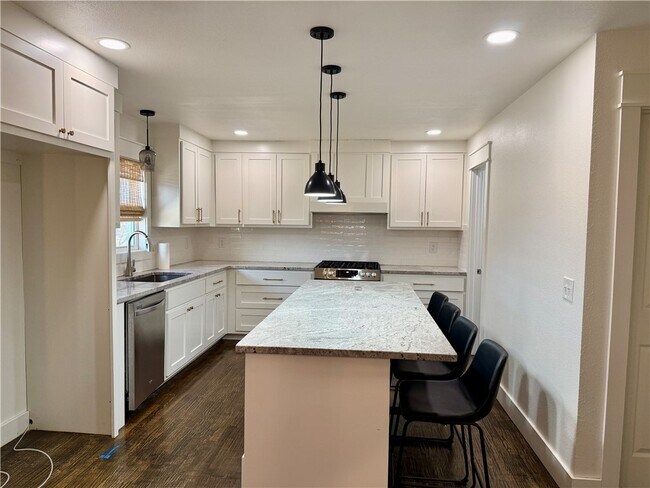 Building Photo - 101 Fox Glove Ln