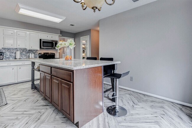 Building Photo - 202 Old Bridge Lake St