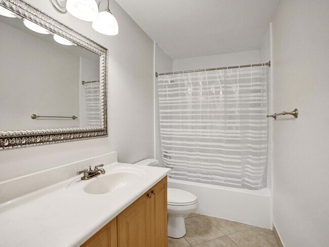 Building Photo - 3747 E Valley Green Dr