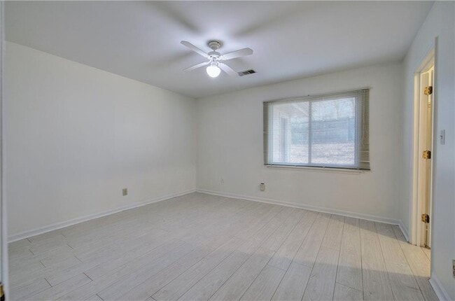 Building Photo - 1252 Minhinette Dr