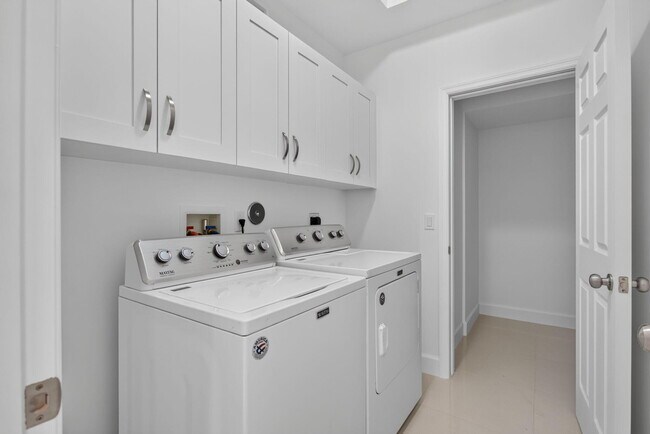 Building Photo - 444 NW 41st St