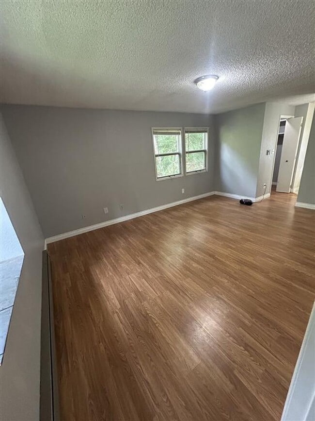 Building Photo - Three Bedroom House for Rent with Large Yard