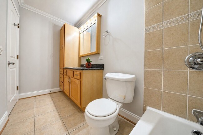 Building Photo - 4940 N Leonard Dr