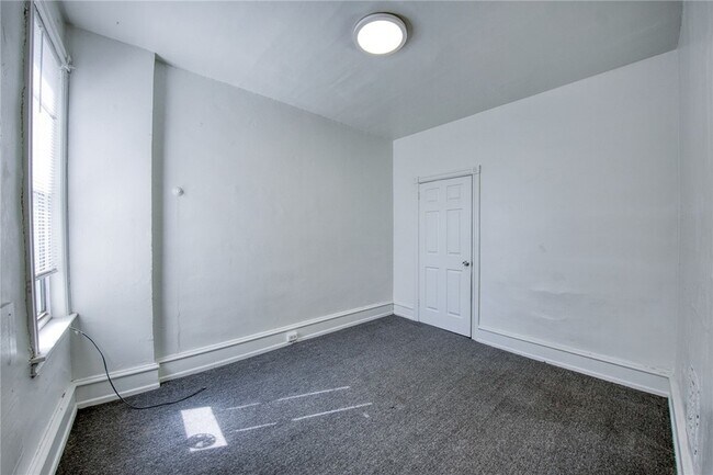 Building Photo - 354 Ophelia St