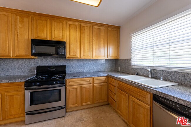 Building Photo - 8537 Cashio St