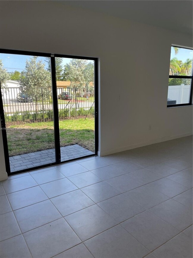 Building Photo - 4 bedroom in Miami Gardens FL 33169