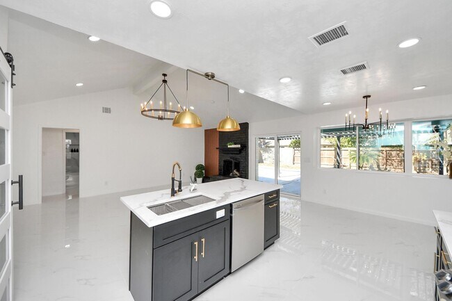 Building Photo - 22810 Deville Dr