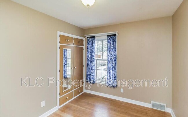 Building Photo - 7105 Sunset Terrace