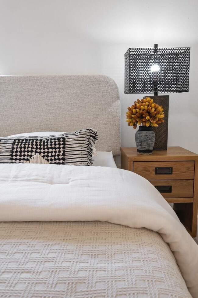 Building Photo - 3421 Sunnyside Dr