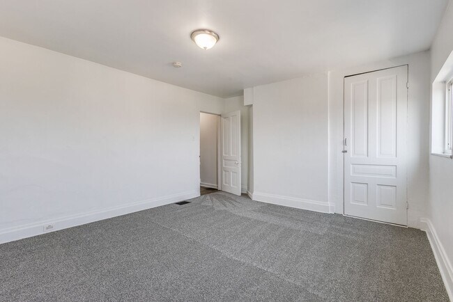 Building Photo - Available JULY 2026 - Spacious 3 Bedroom, 1.5 Bath w/ City Views!