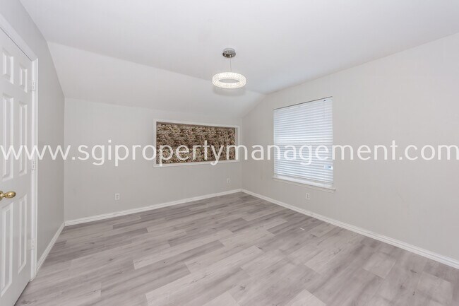 Building Photo - 6001 Pinwood Cir