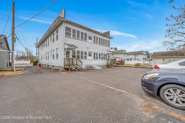 Building Photo - 396 Winola Ave