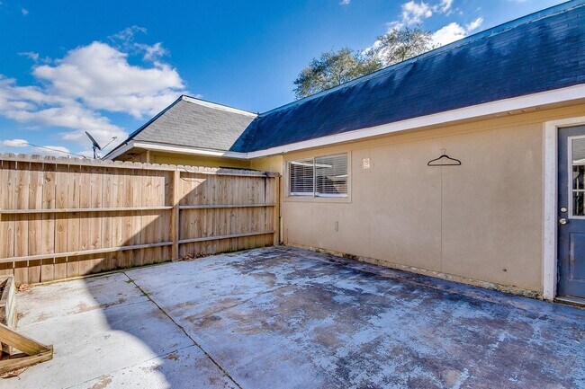 Building Photo - 2689 Gessner Rd
