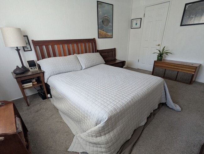 Building Photo - 257 Ironwood St