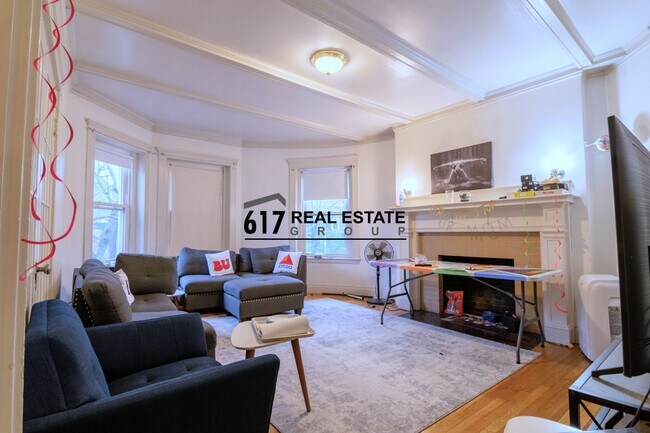 Building Photo - 157 Thorndike St