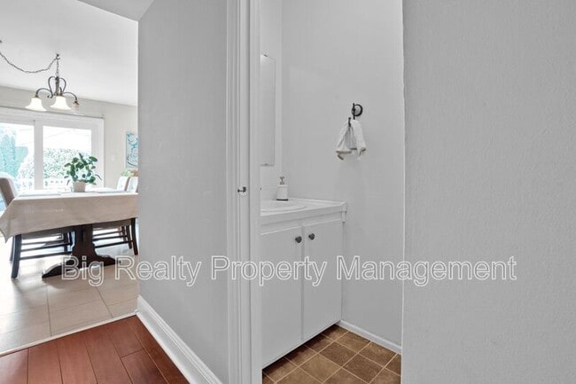 Building Photo - 268 Birch Dr