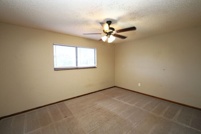 Building Photo - 1307 Baytree Dr