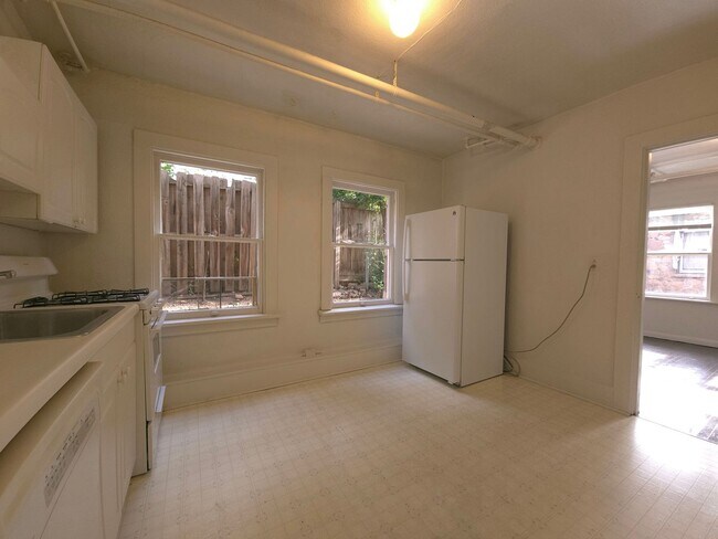 Building Photo - Price Reduced! Great Hill Location- 2 Bedr...