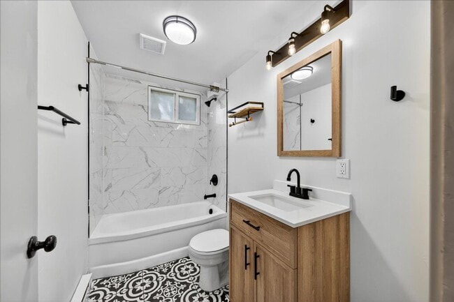 Building Photo - 27th St. 501/503