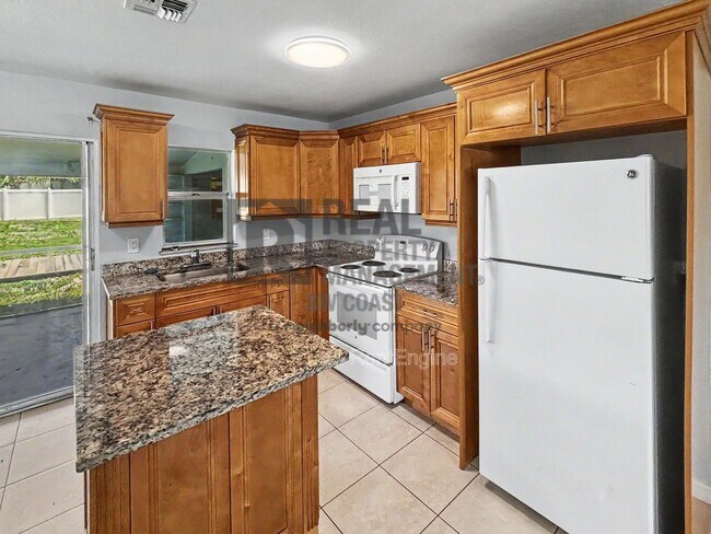 Building Photo - 843 SW 16th Terrace