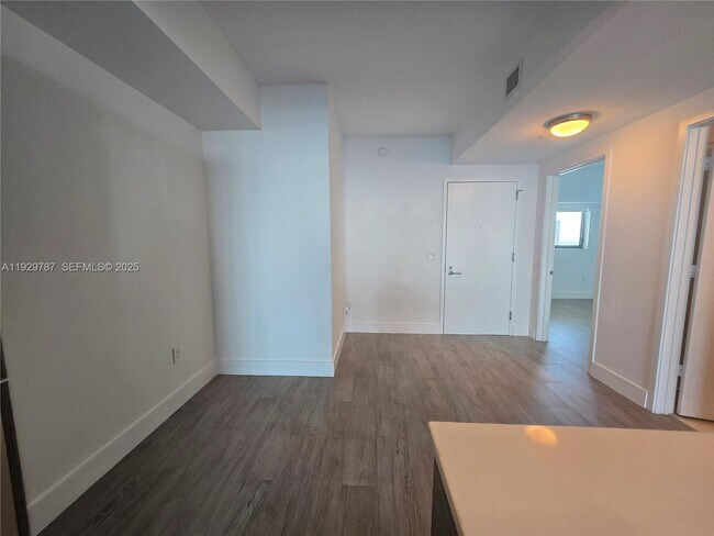 Building Photo - 460 NE 28th St