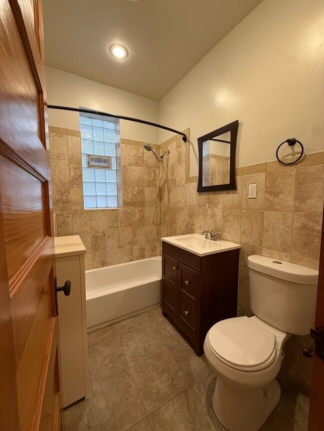 Building Photo - 4111 W Cullerton St